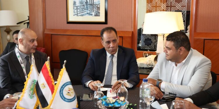 فوسفات مصر تبحث تعزيز الجودة والتوسع في التصدير مع SGS وTUV