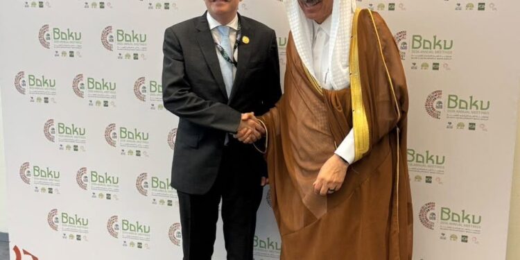 وزير التخطيط يبحث مع البنك الإسلامي للتنمية تعزيز الشراكة وآليات تمويل مبتكرة