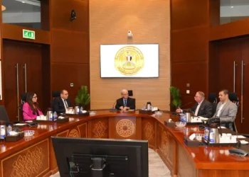 نائب رئيس الوزراء يبحث تعزيز مشاركة القطاع الخاص لتسريع تطوير صناعة الغزل والنسيج