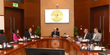 نائب رئيس الوزراء يبحث تعزيز مشاركة القطاع الخاص لتسريع تطوير صناعة الغزل والنسيج