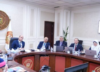وزير العمل يترأس اجتماع “الأعلى للتشاور الاجتماعي” لمناقشة قرارات قانون العمل وتعديلات النقابات