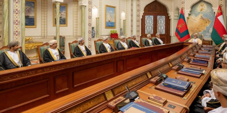مجلس الوزراء العماني يرحب بالتفاهم بين أمريكا وإيران بإنهاء الحرب بينهما