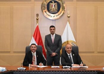 وزير الصناعة يشهد توقيع بروتوكول لدعم الابتكار الهندسي وتأهيل كوادر مصرية في صناعة السيارات