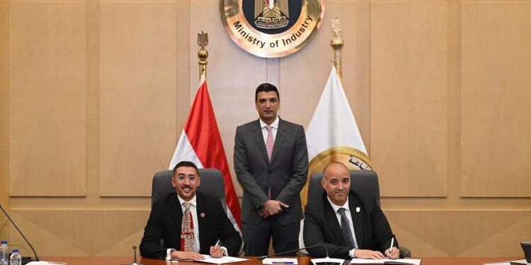 وزير الصناعة يشهد توقيع بروتوكول لدعم الابتكار الهندسي وتأهيل كوادر مصرية في صناعة السيارات