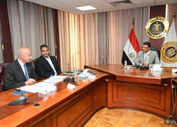 وزير الصناعة يبحث مع شركة «أونا إلكتريك» تعزيز الصناعات الكهربائية ودعم التحول للطاقة النظيفة