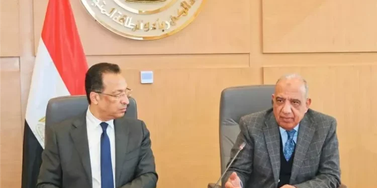 الكهرباء تُعد استراتيجية جديدة لتعزيز جذب الاستثمارات وترسيخ السيادة الرقمية لمصر