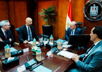 وزير الاستثمار يبحث مع «سكاتك» النرويجية ضخ 5 مليارات دولار جديدة في مشروعات الطاقة المتجددة وتحلية المياه