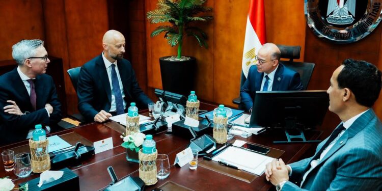 وزير الاستثمار يبحث مع «سكاتك» النرويجية ضخ 5 مليارات دولار جديدة في مشروعات الطاقة المتجددة وتحلية المياه