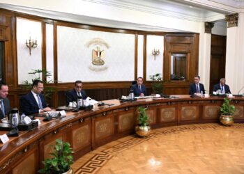 مدبولي يتابع تنفيذ منظومة كارت الخدمات الحكومية الموحد.. وتوجيهات بالتوسع التدريجي