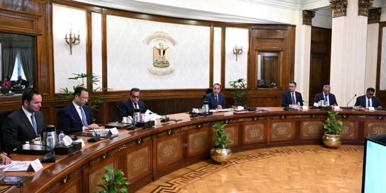 مدبولي يتابع تنفيذ منظومة كارت الخدمات الحكومية الموحد.. وتوجيهات بالتوسع التدريجي