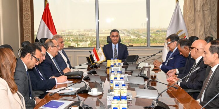 «التموين» و«إي فاينانس» تبحثان تنفيذ مشروع «كاري أون» للتحول الرقمي بالمنافذ التموينية
