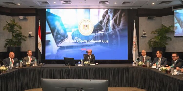 وزير الاستثمار يقود حوارًا موسعًا مع 50 مؤسسة استثمارية لتعزيز الإصلاحات وتحفيز الاقتصاد الوطني