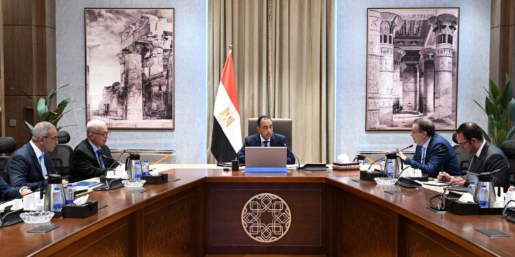 إعادة هيكلة الجهاز الإداري للدولة على طاولة الحكومة لرفع الكفاءة وتحسين الخدمات