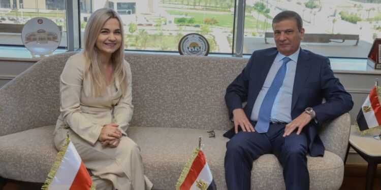 وزير الزراعة يبحث مع وفد بولندي رفيع المستوى تعزيز التعاون الزراعي وزيادة التبادل التجاري والاستثماري