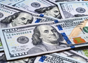 الدولار يقفز من جديد بأكثر من 40 قرشًا في تعاملات الاثنين .. وبنك الأسكندرية الأعلى