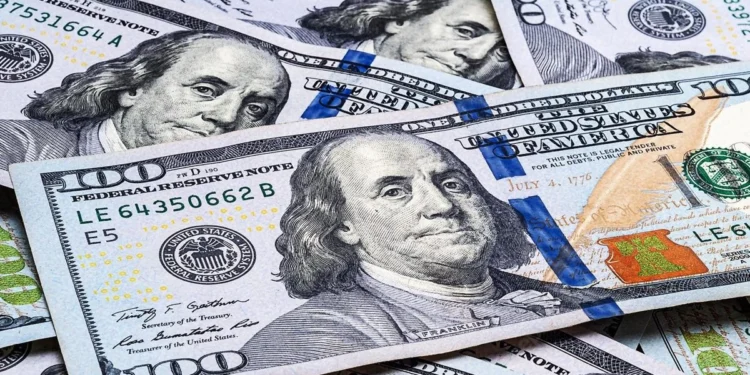 الدولار يقفز من جديد بأكثر من 40 قرشًا في تعاملات الاثنين .. وبنك الأسكندرية الأعلى