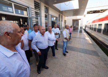 وزير النقل يتفقد محطتي السكة الحديد والأتوبيسات بمطروح لمتابعة انتظام التشغيل وجودة الخدمات