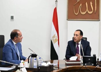 رئيس الوزراء يتابع مع وزير المالية ملفات التسهيلات الضريبية والموازنة العامة ومبادرات دعم الاقتصاد