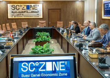 المنطقة الاقتصادية لقناة السويس تبحث مع السفير السويسري تعزيز التعاون وجذب الاستثمارات