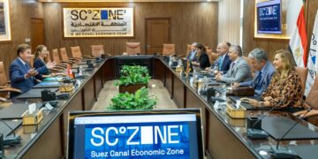 المنطقة الاقتصادية لقناة السويس تبحث مع السفير السويسري تعزيز التعاون وجذب الاستثمارات