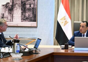 رئيس الوزراء يتابع جهود وزارة البترول لتعزيز الاستثمارات وزيادة إنتاج الطاقة
