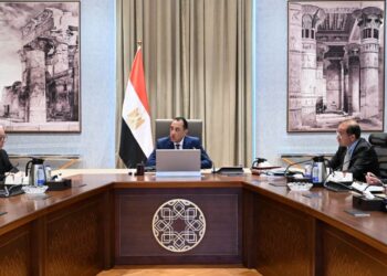 رئيس الوزراء يتابع تنفيذ خطة تخارج الدولة من الشركات الحكومية.. ويؤكد استمرار توسيع دور القطاع الخاص