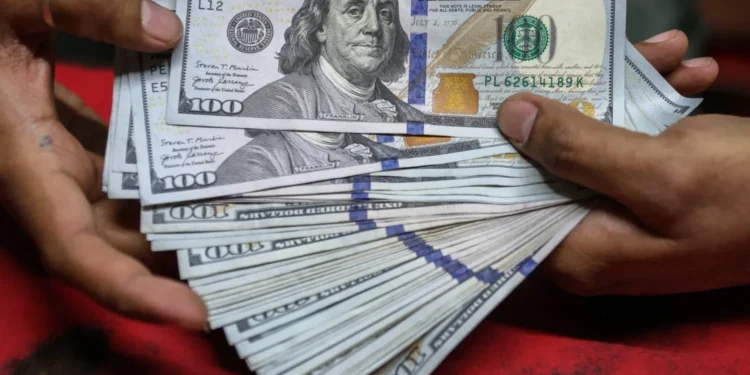 ارتفاع سعر الدولار أمام الجنيه المصري في ختام تعاملات الخميس.. و49.75 جنيه أعلى سعر للبيع