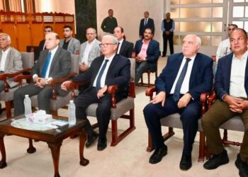 نائب رئيس الوزراء يتفقد المشروع القومي لتطوير صناعة الغزل والنسيج
