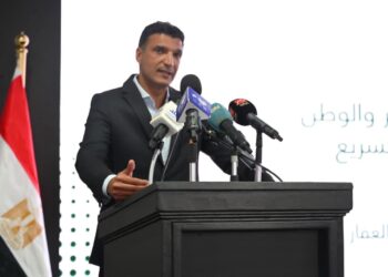 وزير الصناعة يبحث مع شنايدر إلكتريك خطط التوسع في مصر وتعزيز الصادرات