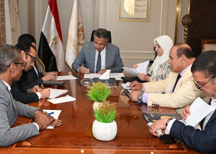 وزير التموين يلتقي أعضاء بمجلسي النواب والشيوخ لبحث مطالب المواطنين وتطوير الخدمات