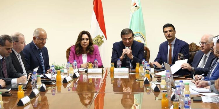 4 وزراء يتابعون تنفيذ مبادرة «القرية المنتجة» تمهيدًا لإطلاق المرحلة التنفيذية بالمحافظات