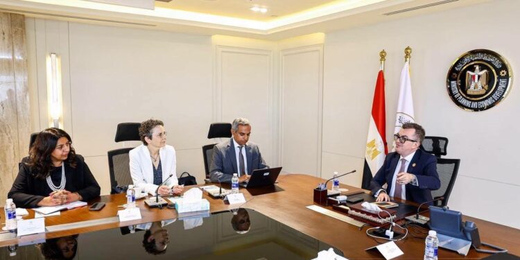 وزير التخطيط يبحث مع البنك الدولي مستجدات آلية ضمان تمويل مشروعات البنية التحتية