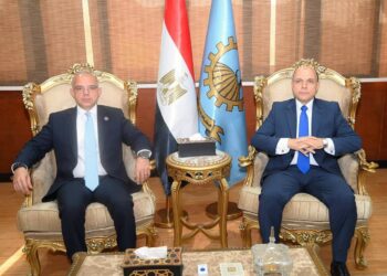 وزير الاستثمار ومحافظ الغربية يدرسان إنشاء مكتب لخدمات المستثمرين