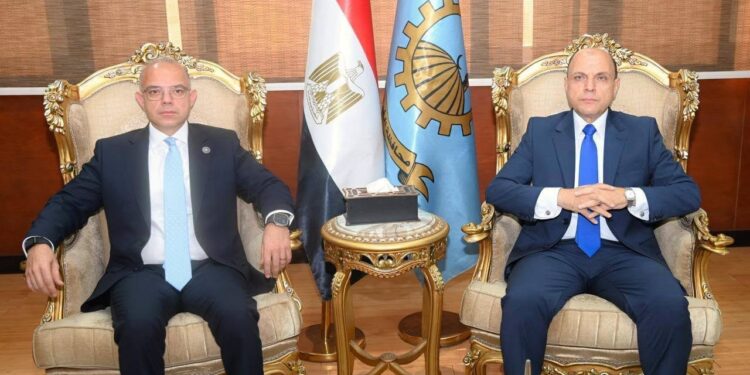وزير الاستثمار ومحافظ الغربية يدرسان إنشاء مكتب لخدمات المستثمرين