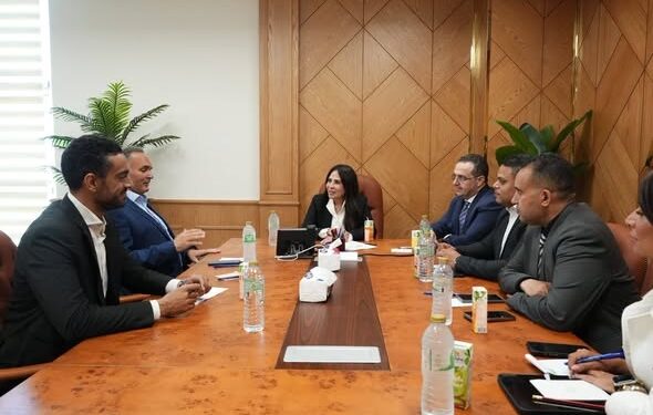 وزيرة الإسكان تتابع مبيعات وتسليمات مشروعات العلمين الجديدة وتبحث فرص التوسع مع المطورين