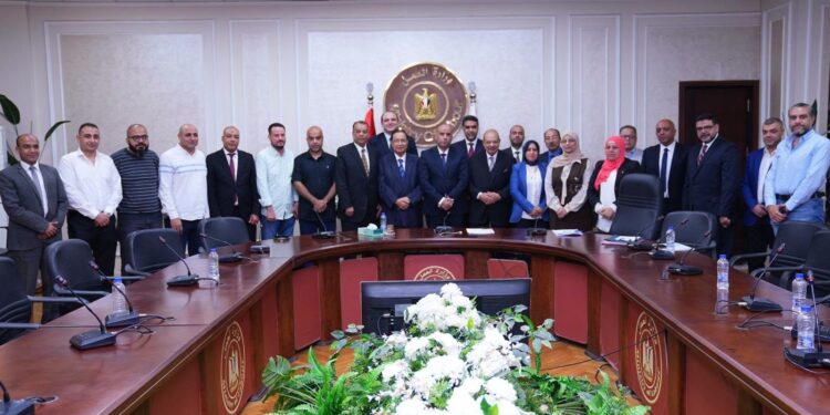 وزير العمل يلتقي ممثلي شركات إلحاق العمالة بالخارج لتعزيز التعاون وتوفير فرص عمل لائقة للشباب