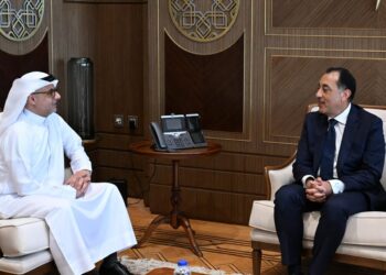 رئيس الوزراء يتابع مستجدات تنفيذ مشروع تطوير مدينة رأس الحكمة مع رئيس «مدن القابضة»