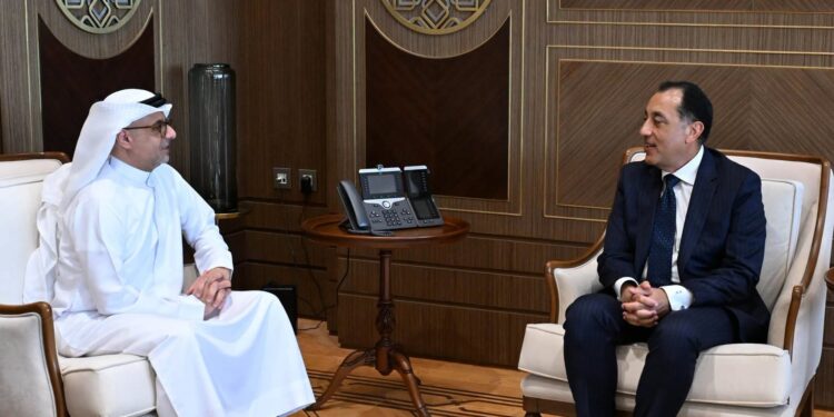 رئيس الوزراء يتابع مستجدات تنفيذ مشروع تطوير مدينة رأس الحكمة مع رئيس «مدن القابضة»