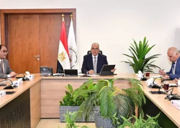 وزير الري يتابع تنفيذ المشروع القومي لضبط نهر النيل وتعزيز كفاءة المجرى المائي