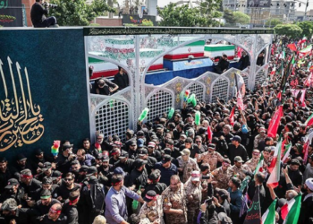 حشود مليونية حول نعش خامنئي في اليوم الرابع