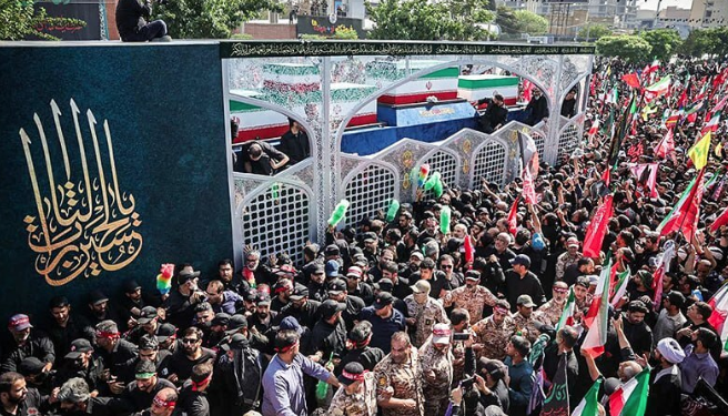 حشود مليونية حول نعش خامنئي في اليوم الرابع