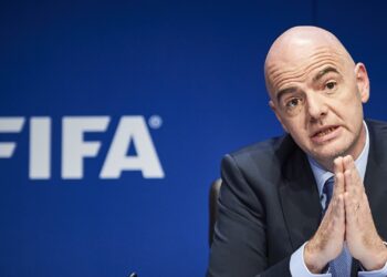 عريضة إلكترونية تطالب باستقالة رئيس الفيفا بعد فضيحة مباراة مصر والأرجنتين في كأس العالم