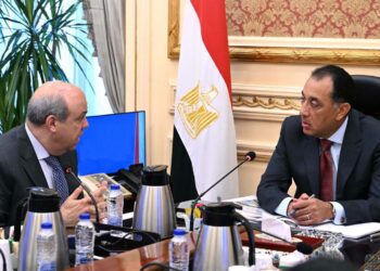 رئيس الوزراء يتابع الموقف التنفيذي لمشروع مبنى الركاب (4) بمطار القاهرة الدولي