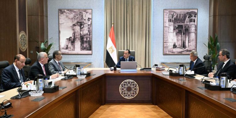 رئيس الوزراء يتابع تنفيذ تكليفات الرئيس لتطوير الإعلام استعدادًا لمؤتمر ديسمبر