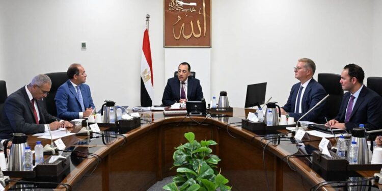 رئيس الوزراء يتابع تعزيز المخزون الاستراتيجي من المنتجات البترولية لضمان استقرار الأسواق