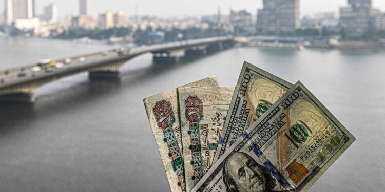 استقرار سعر الدولار أمام الجنيه المصري في بداية تعاملات الإثنين