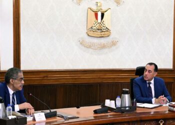 مدبولي يبحث مع ضياء رشوان آليات تنفيذ تكليفات الرئيس بشأن تطوير الإعلام