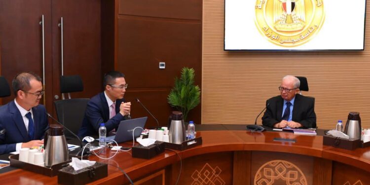 نائب رئيس الوزراء يبحث مع “هواوي” خطط التوسع في مصر وتعزيز التعاون بمجالات التحول الرقمي