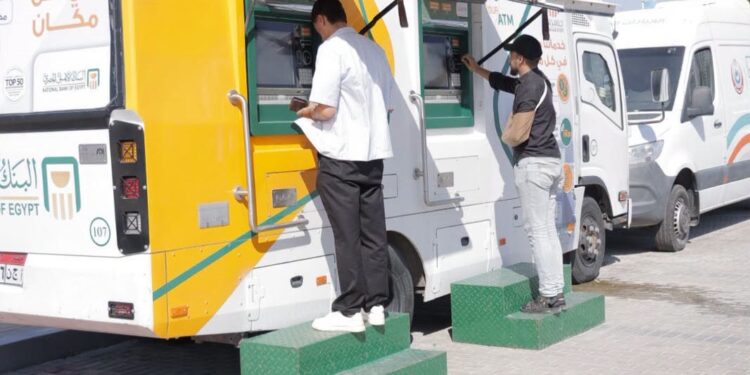 البنك الأهلي المصري يواصل تشغيل سيارات الـATM المتنقلة بالساحل الشمالي خلال صيف 2026