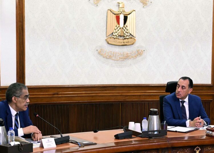 مدبولي يبحث مع ضياء رشوان آليات تنفيذ تكليفات الرئيس بشأن تطوير الإعلام